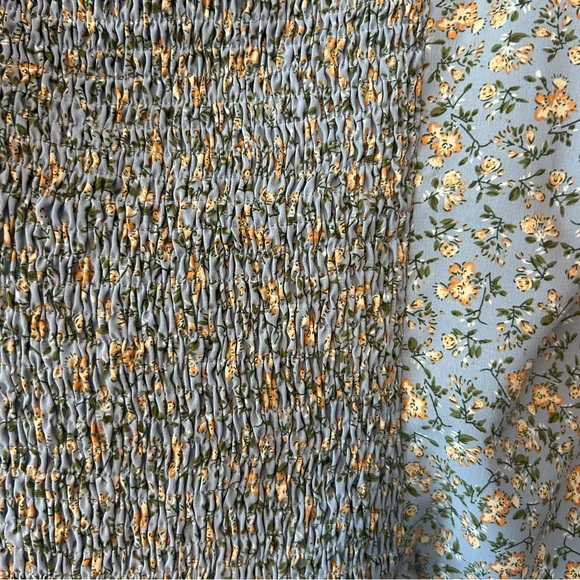 ASTR The Label blue peach floral ditsy floral smocked ruched top medium - Picture 15 of 16